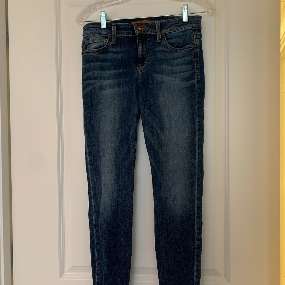 Light wash skinny jeans